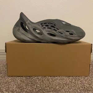 YEEZY FOAM RUNNER 'MX GRANITE' size 11